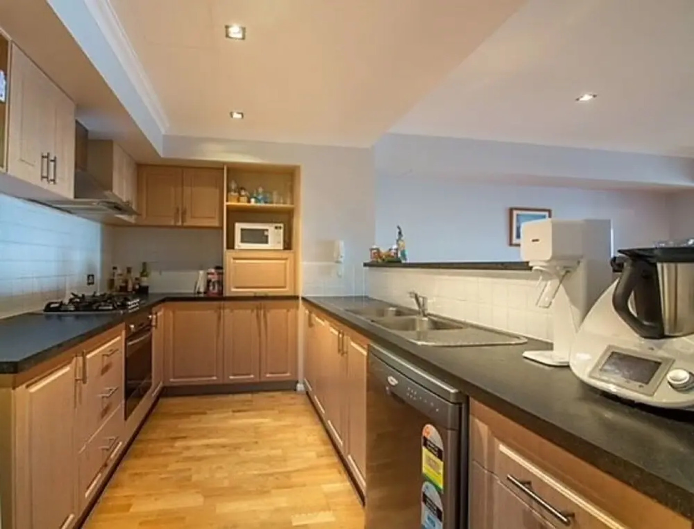 Spacious Apartment with Sea Views