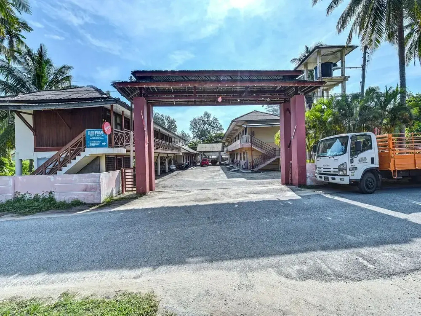 OYO 90278 Redzwan's Beach Resort