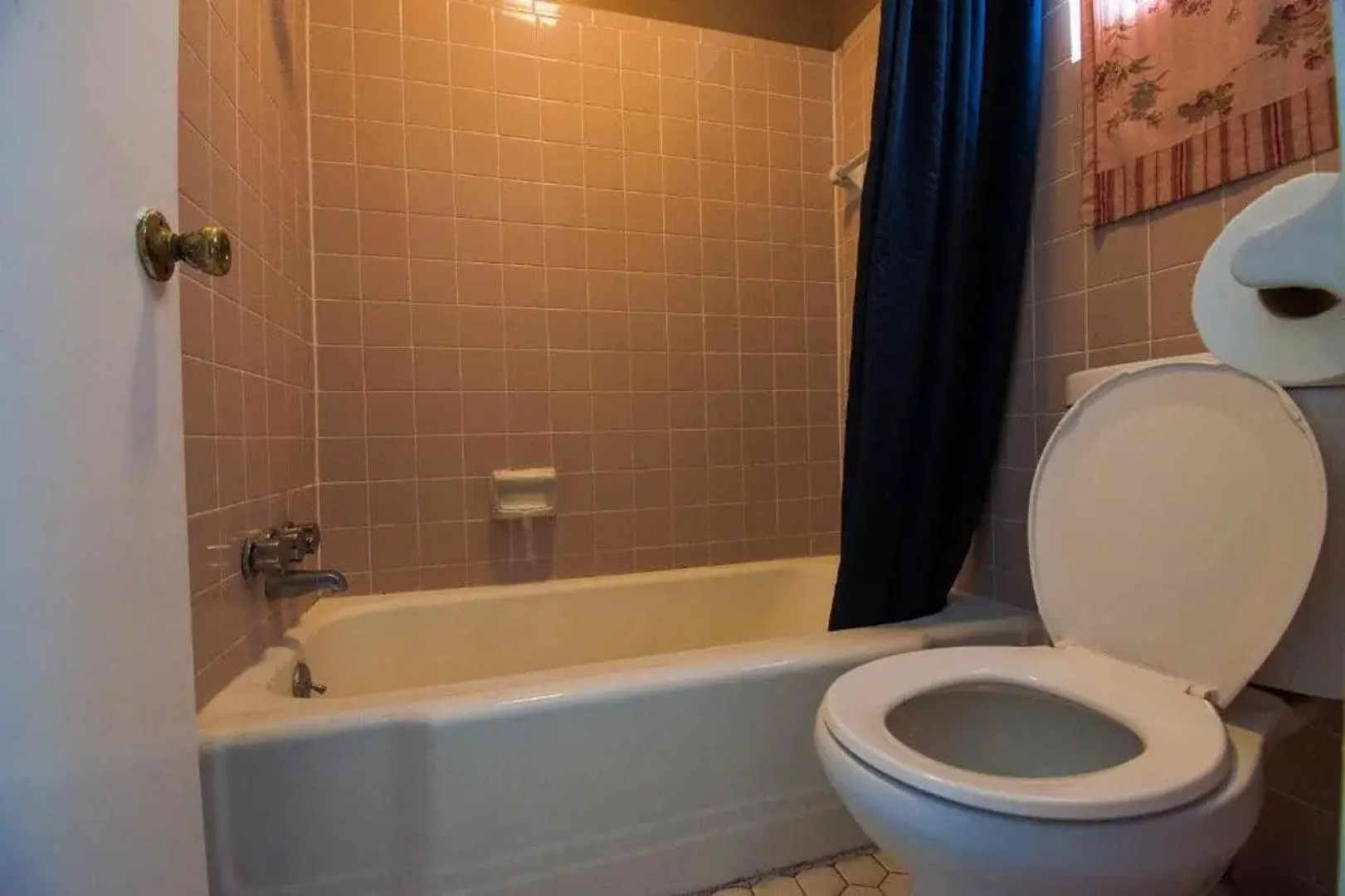 OYO Hotel Calhoun, GA I-75