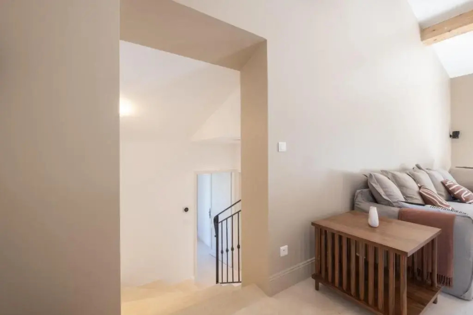 SERRENDY BIJOU de 280m2 au calme absolu avec piscine à débordement