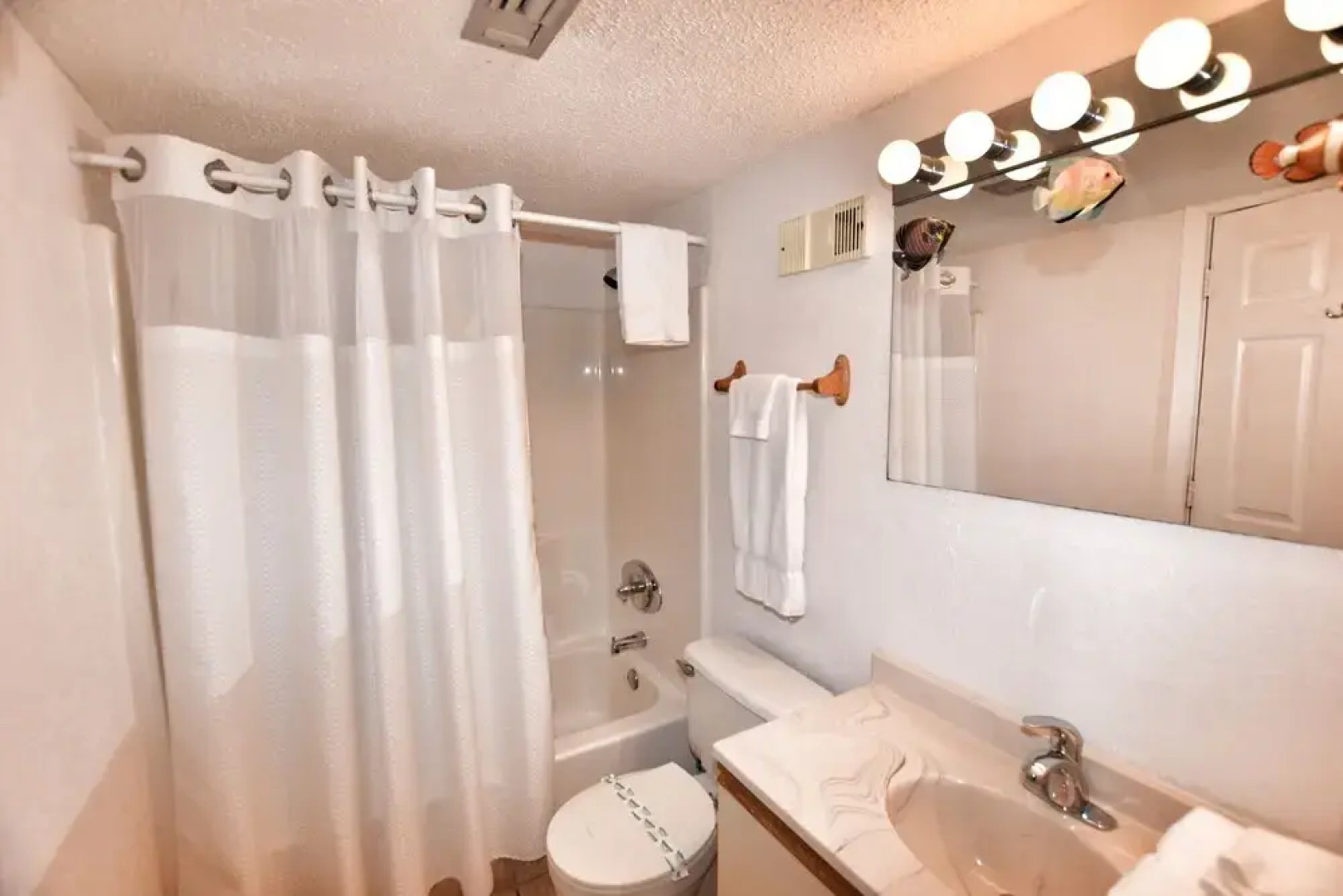 0111 Waters Edge Resort 2 Bedroom Condo by Redawning