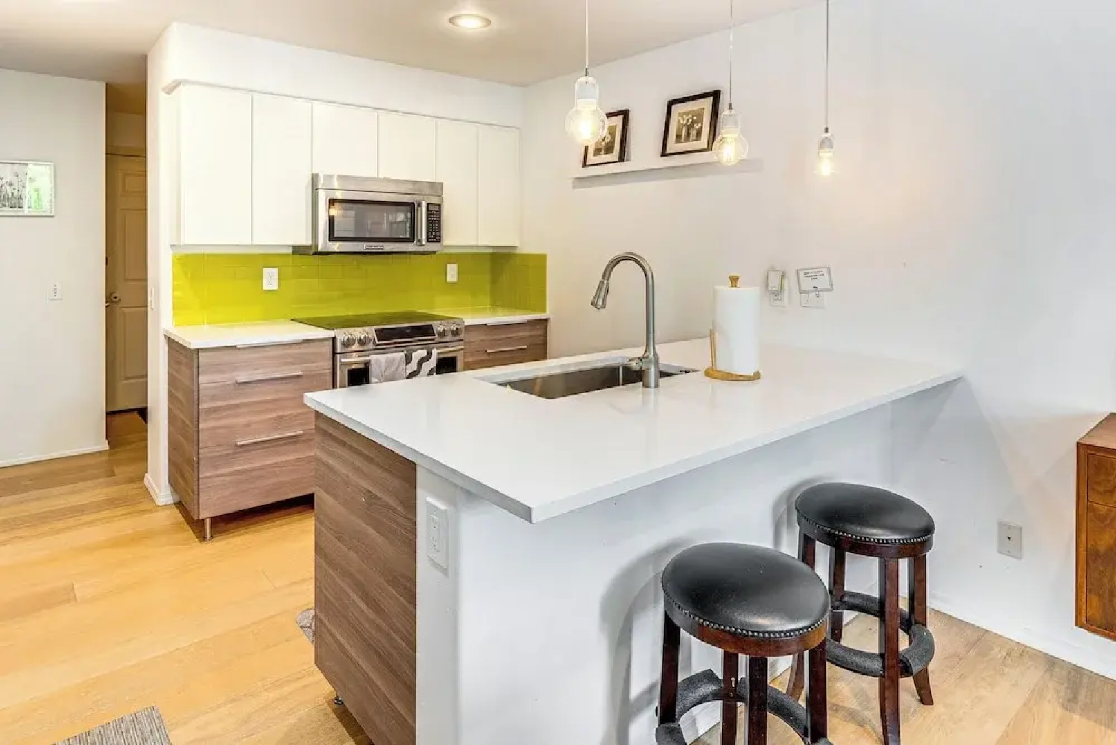 Modern Home Close to Dtwn Woodinville w/ Yard