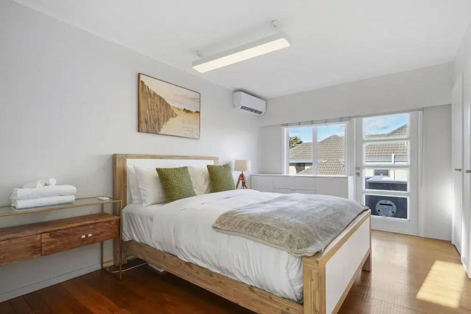 Amazing Home By Beach - Aircon-ed