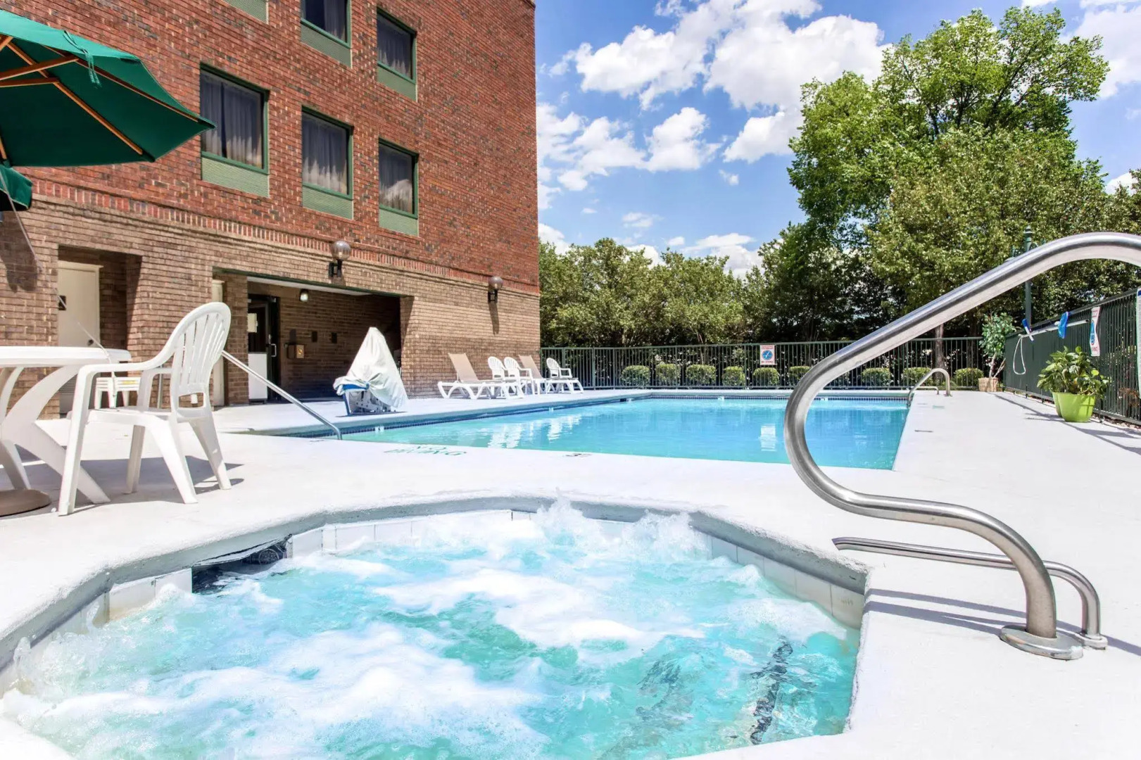 Lake Norman Inn and Suites