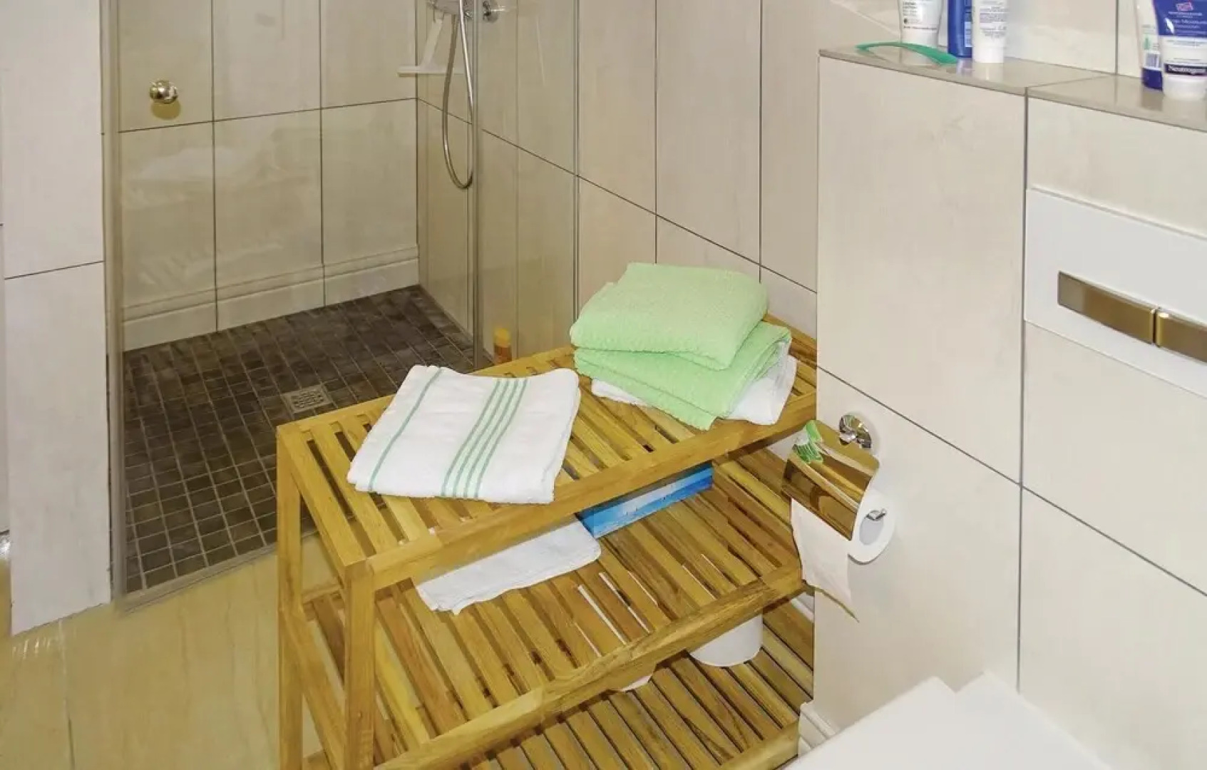 Awesome Apartment in Warwerort With 2 Bedrooms and Internet