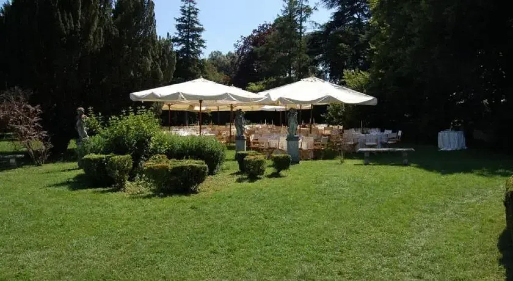 Pensjonat - Restauracja Żółty Domek