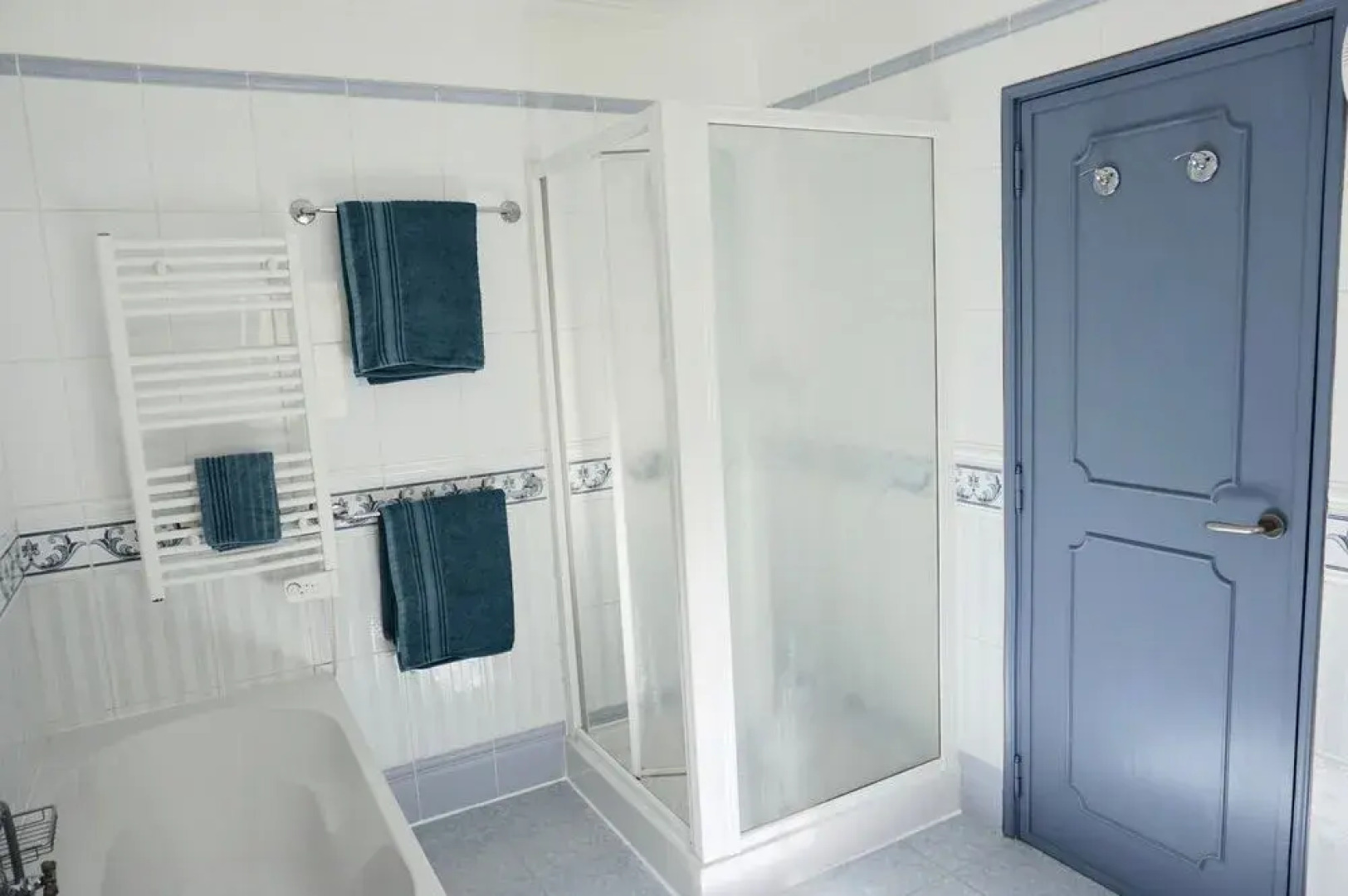 The White House - B&B in the Villa