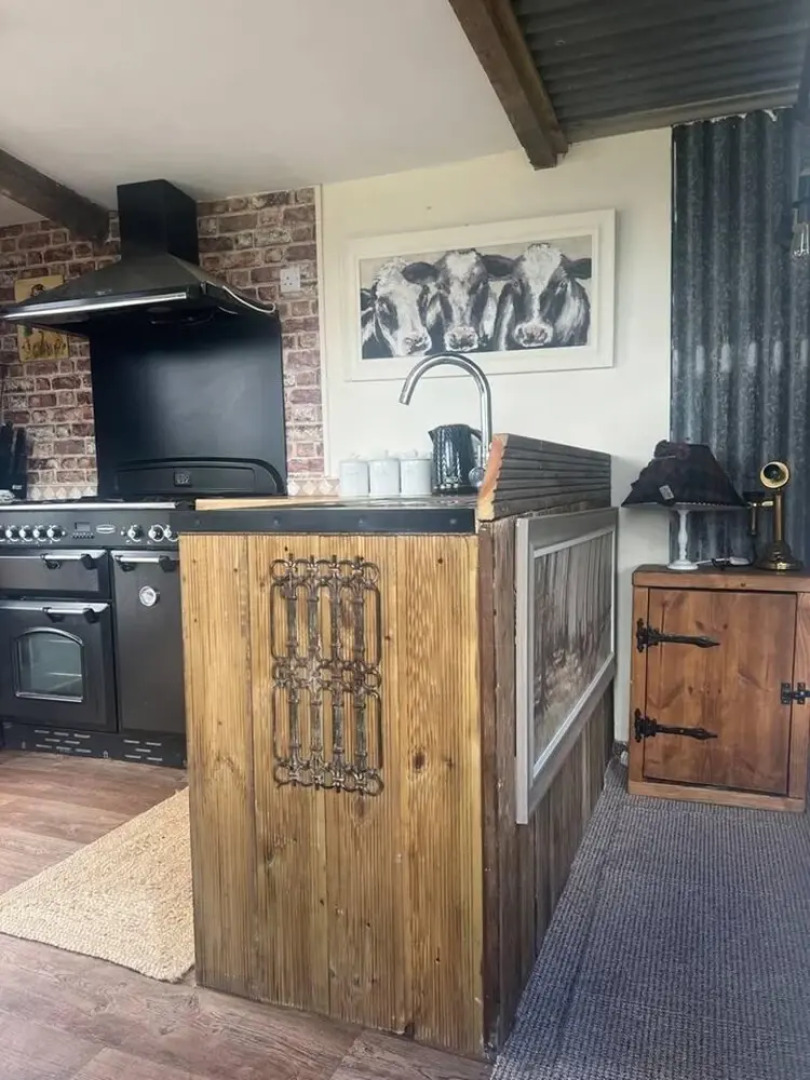 Bridie Rose - hot tub Extra Charge Exotic Animals