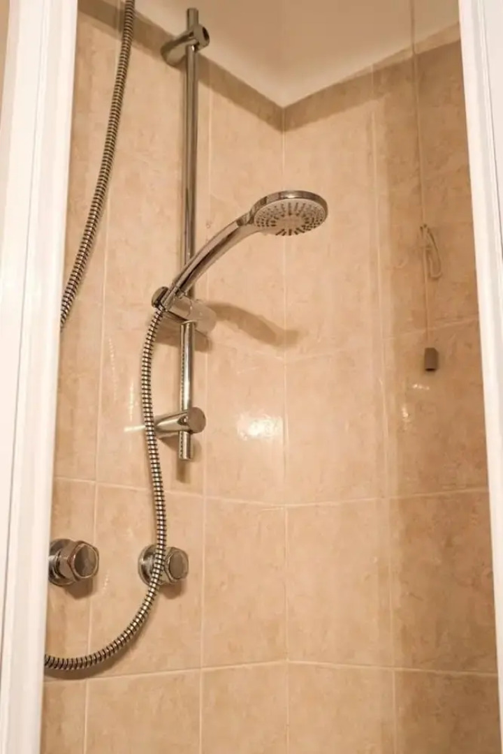 Inviting 1-bed Apartment With Box and Seeviews