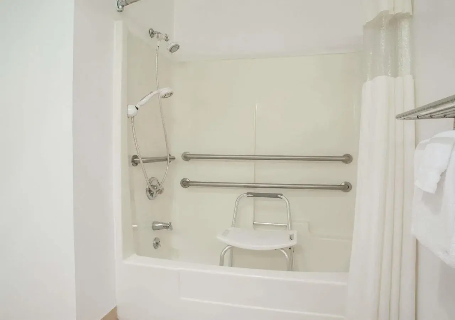 OMEO Suites Glass Beach