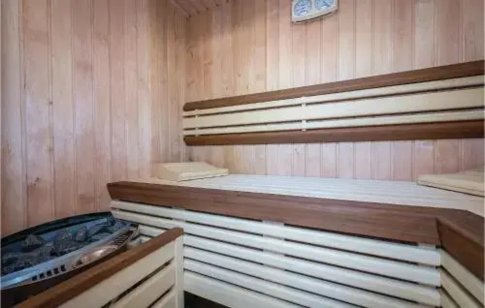 Four-Bedroom Holiday Home in Milna