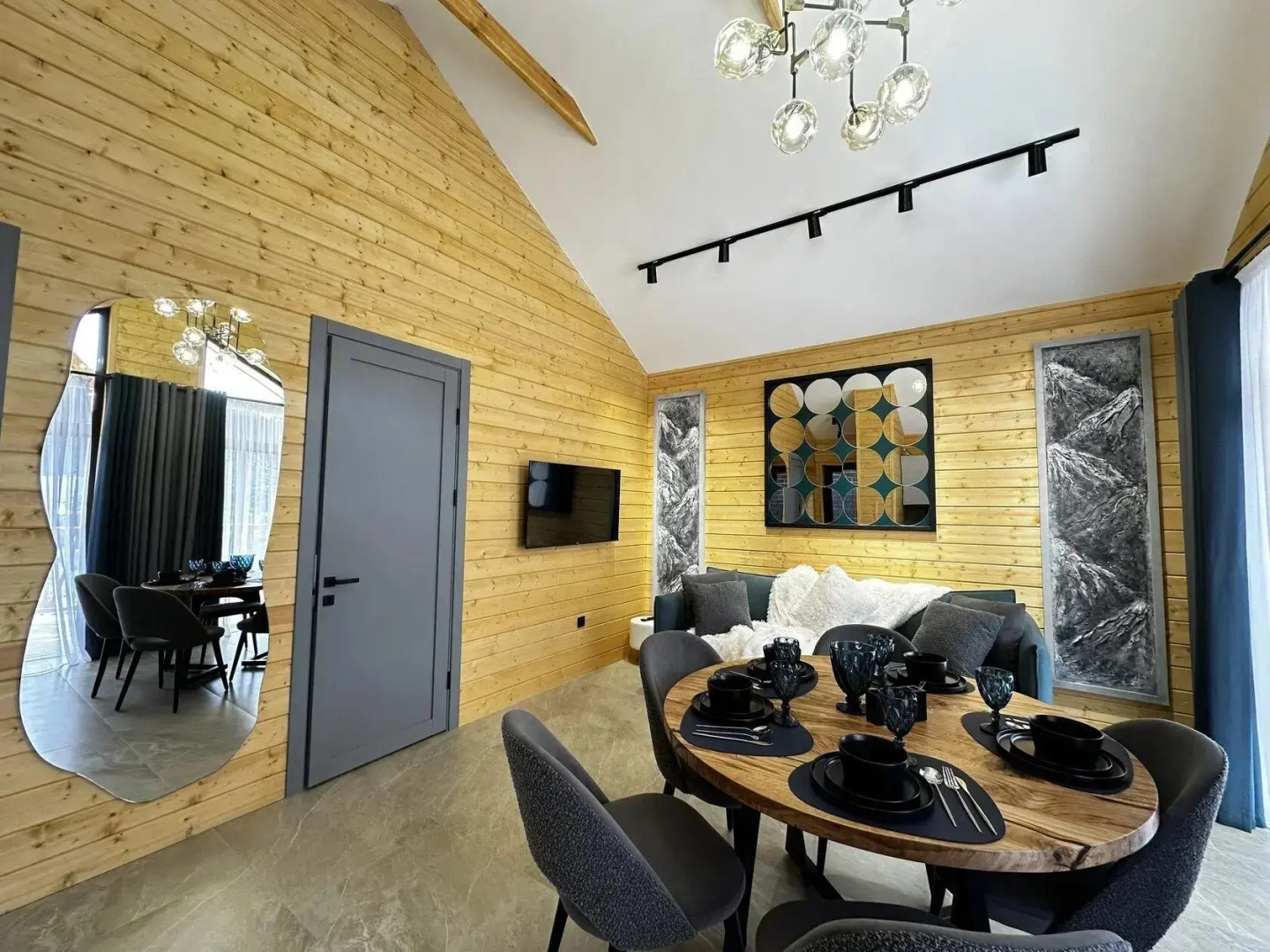 River & House (Ривер Хаус)