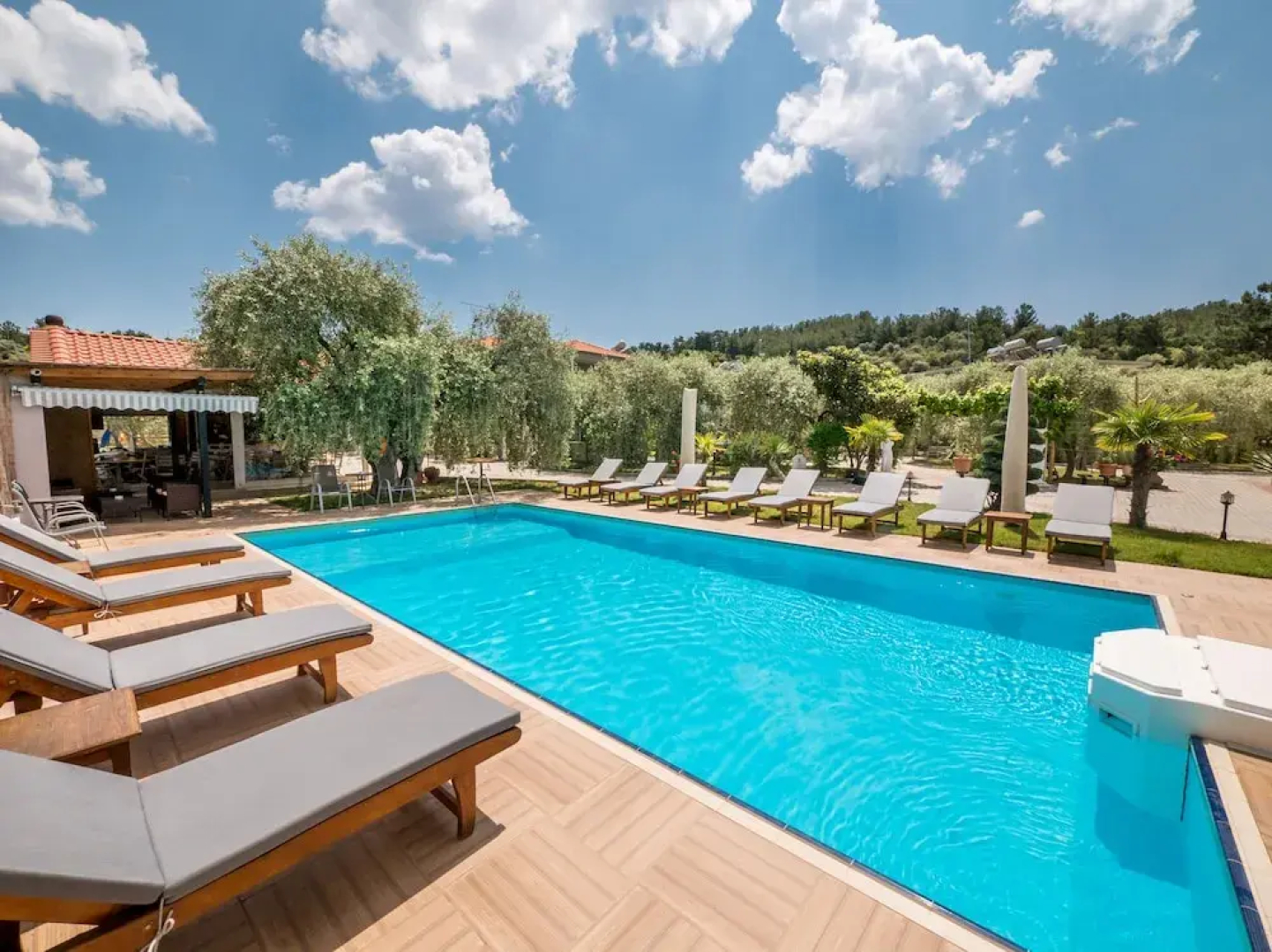 Mythos Bungalows