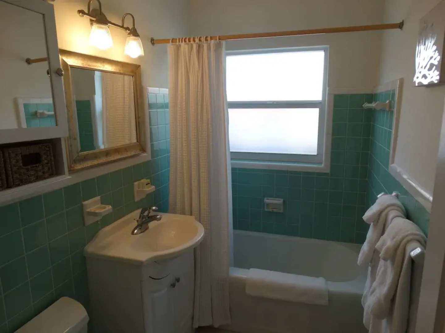 Sunny Shores Inn & Suites