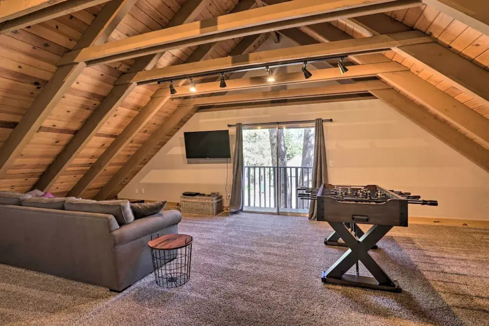 South Lake Tahoe Cabin ~ 7 Mi to Ski Resort!