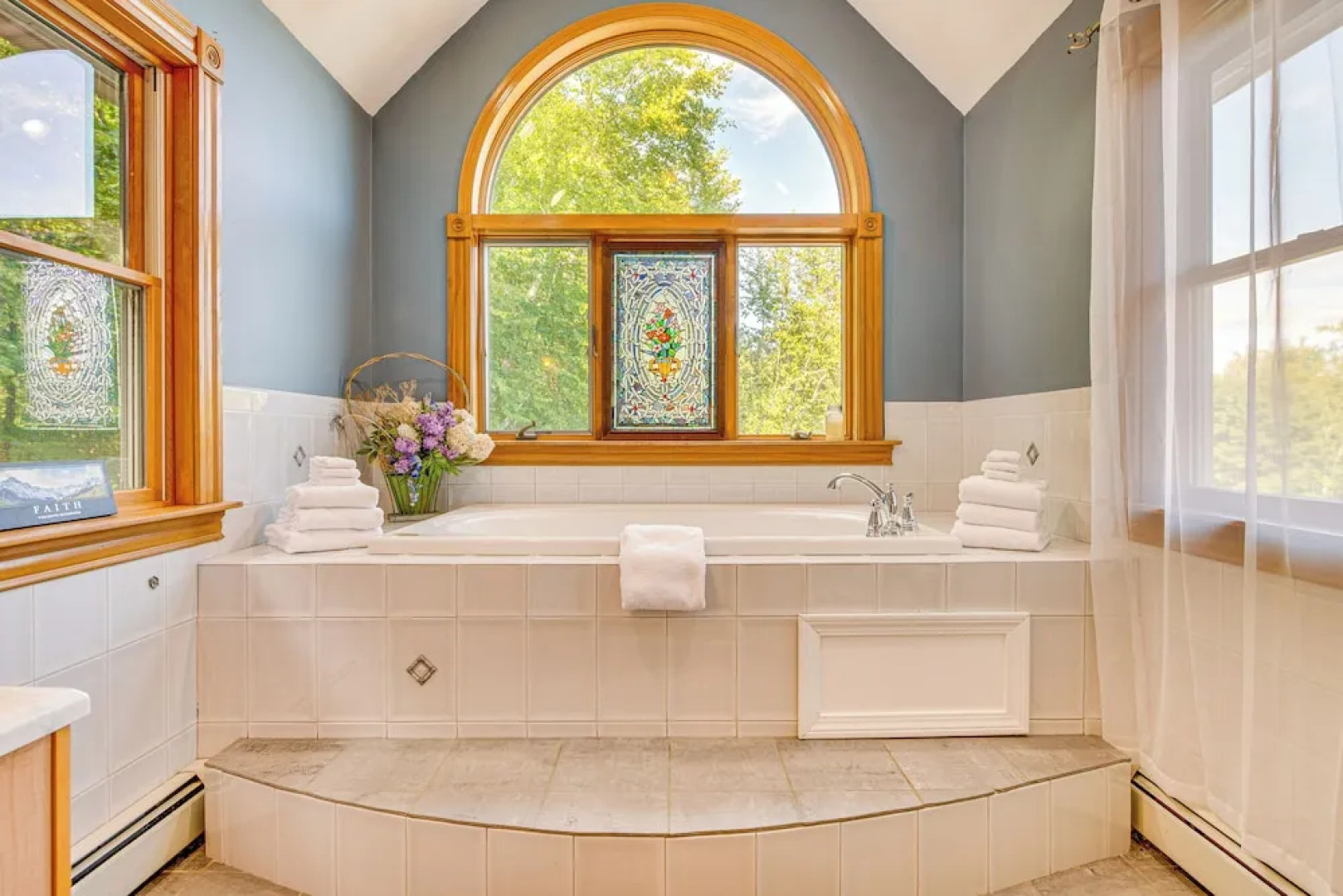 Deck For Entertaining: Belmont Group Getaway