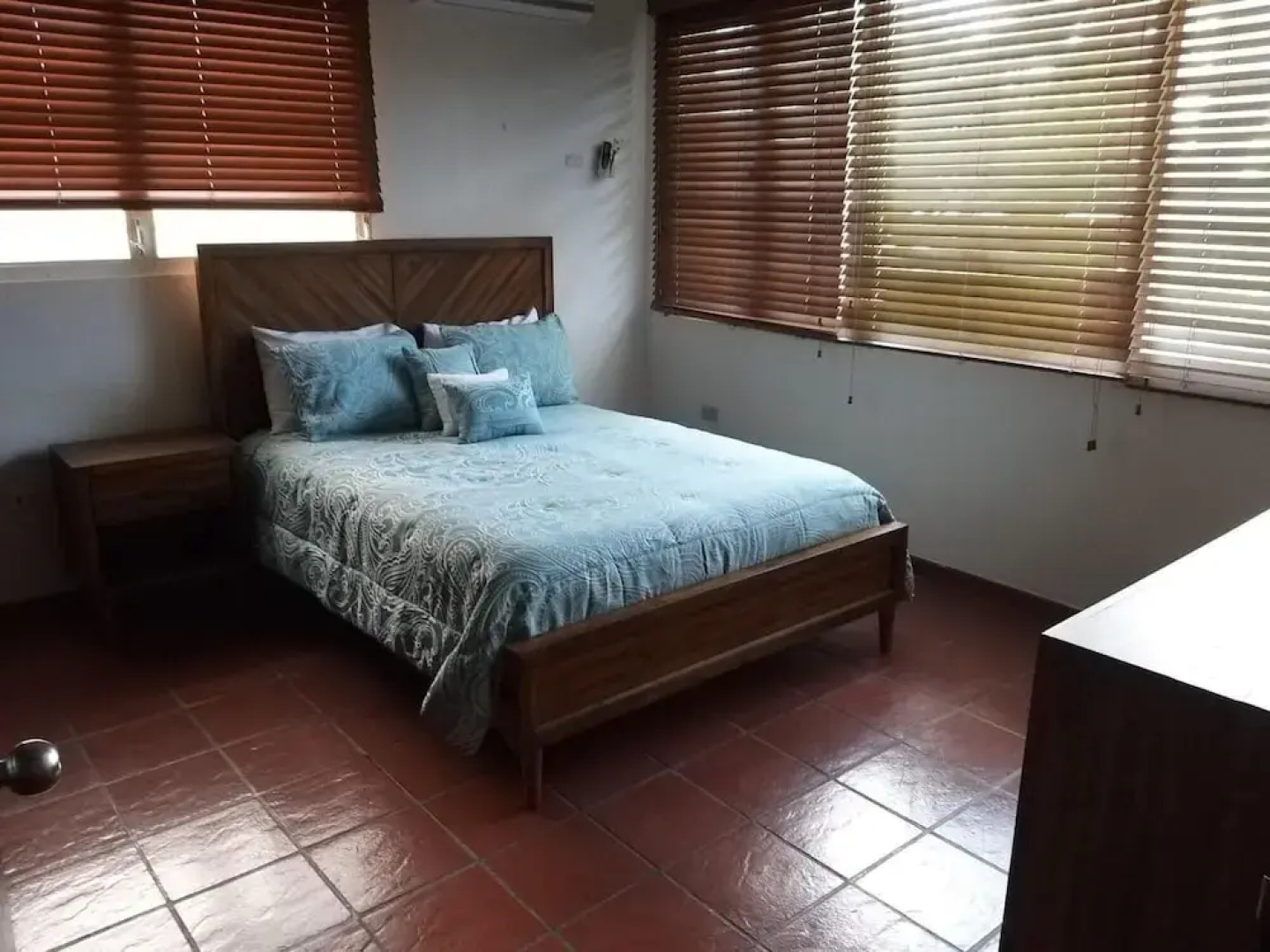 Picturesque Ocean View House With Private Pool Generator for Entire House