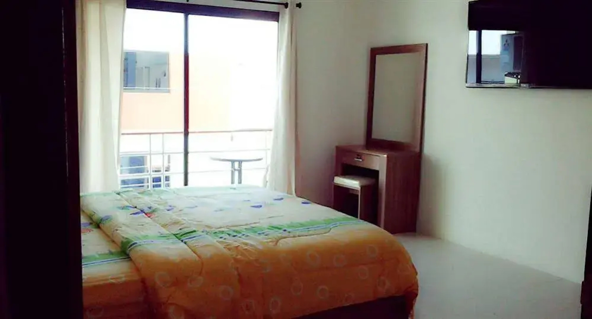 I-Rovers Sports Bar & Guesthouse