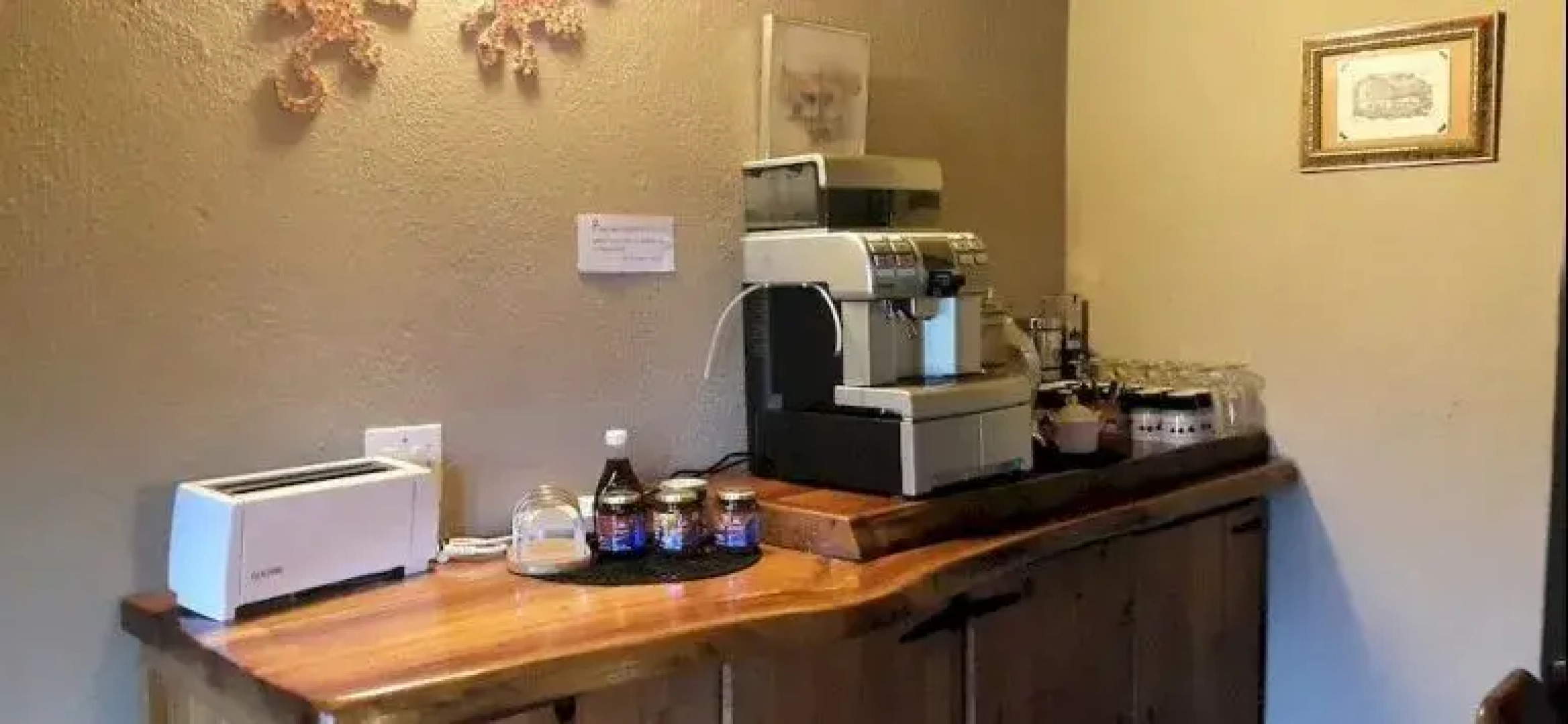 Insimbi Bed  Breakfast