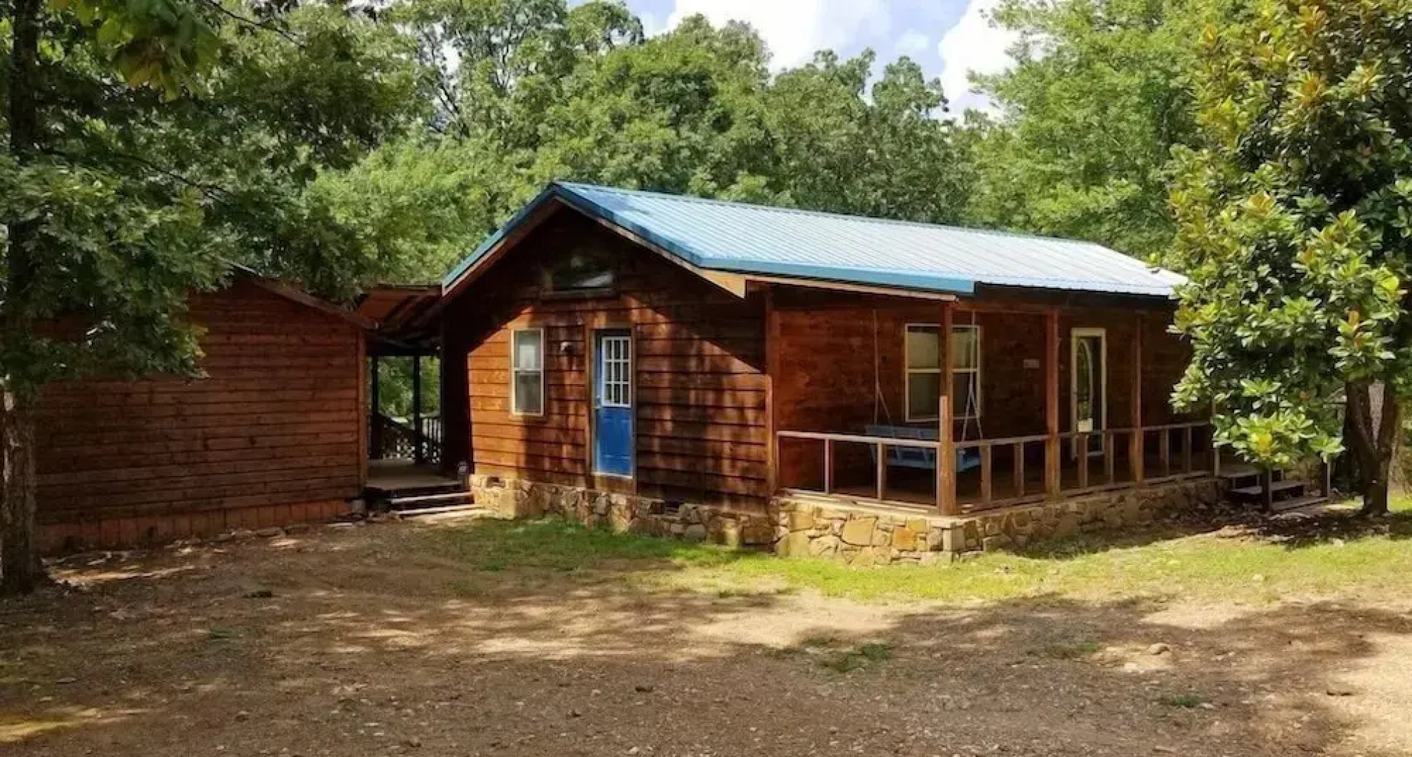 Wild Blue Yonder Cabin With Extra Studio Room, Hot Tub, Fire Pit in the Back Yard by Redawning