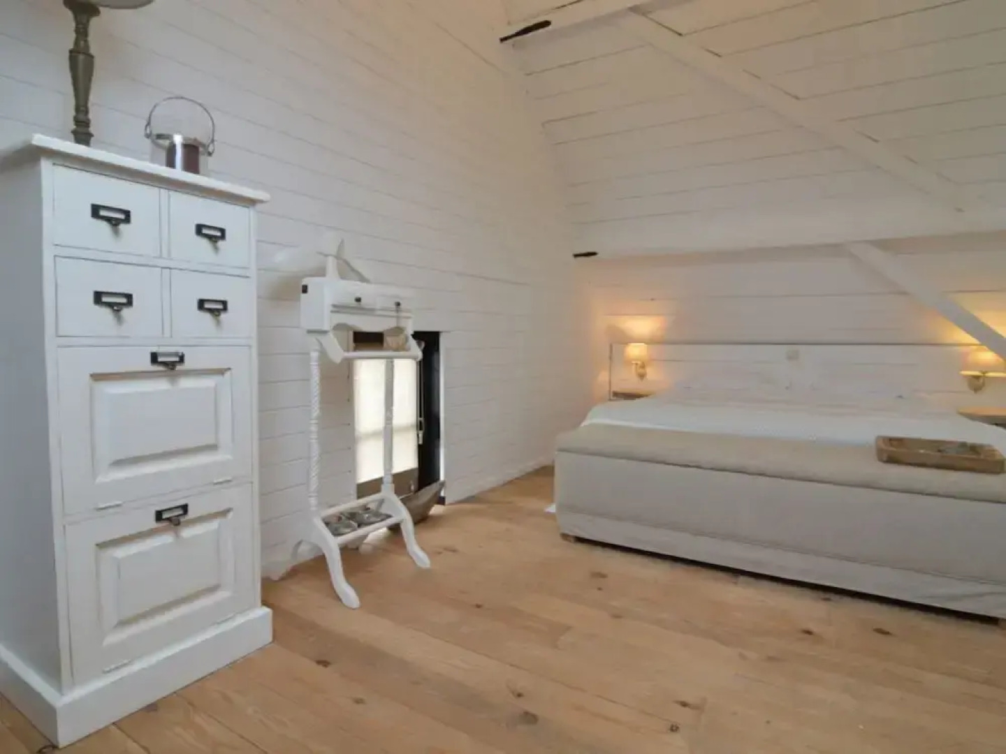 Pleasant Holiday Home in West Flanders with Enclosed Garden & Hot Tub