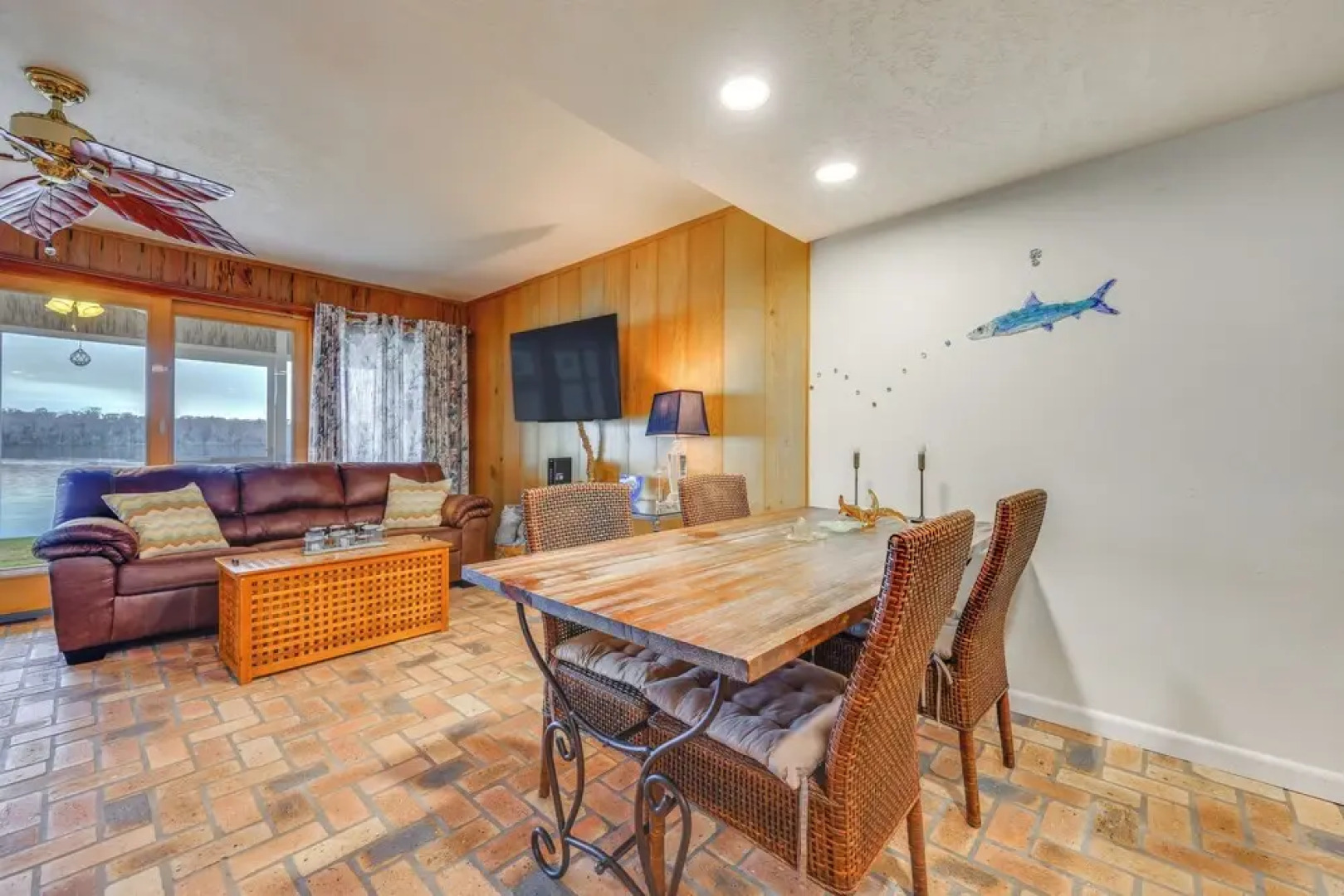 River-view Condo w/ Boat Slip in Welaka!