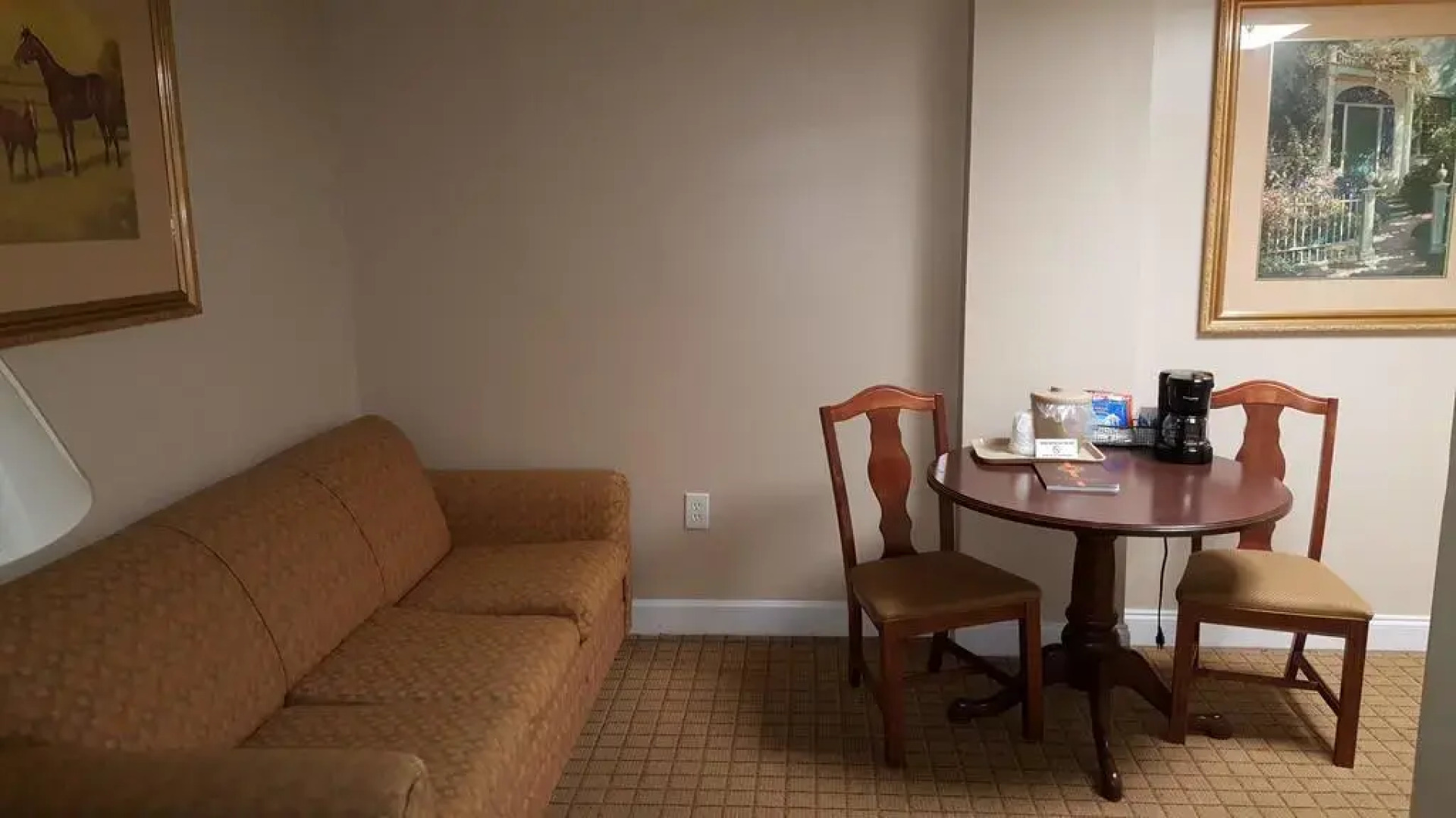 Elwood Hotel & Suites