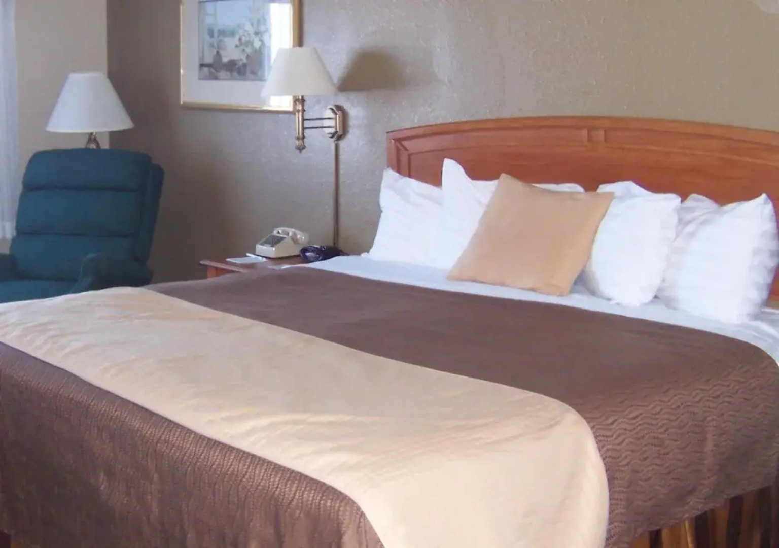 Norwood Inn & Suites