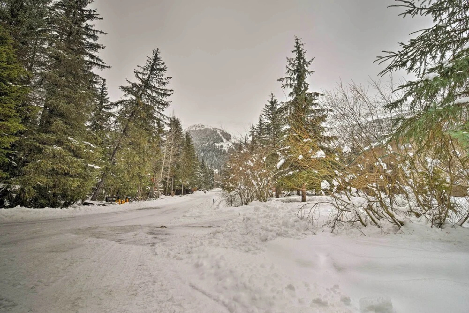 Cabin w/ Hot Tub & Views: 1 Mile to Alyeska Resort