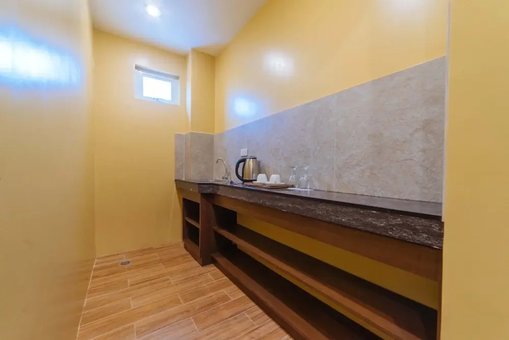 RedDoorz Premium near Health Centrum Banica