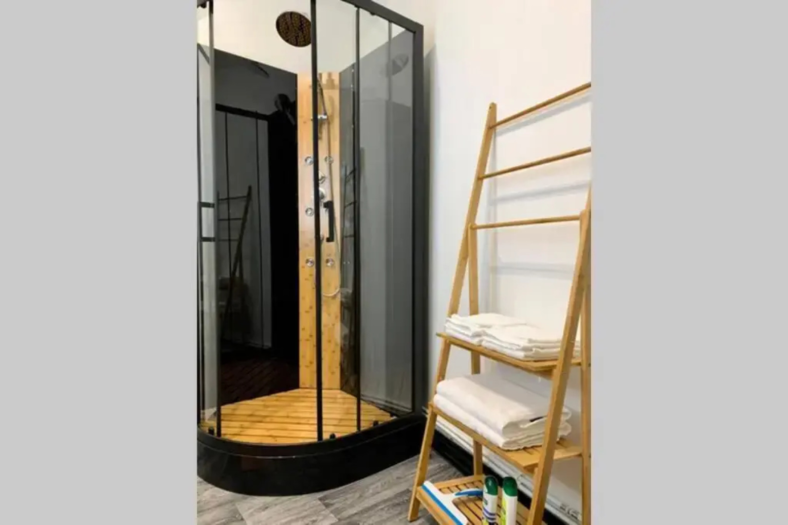 Nid Douillet a 5 Minutes Des Plages