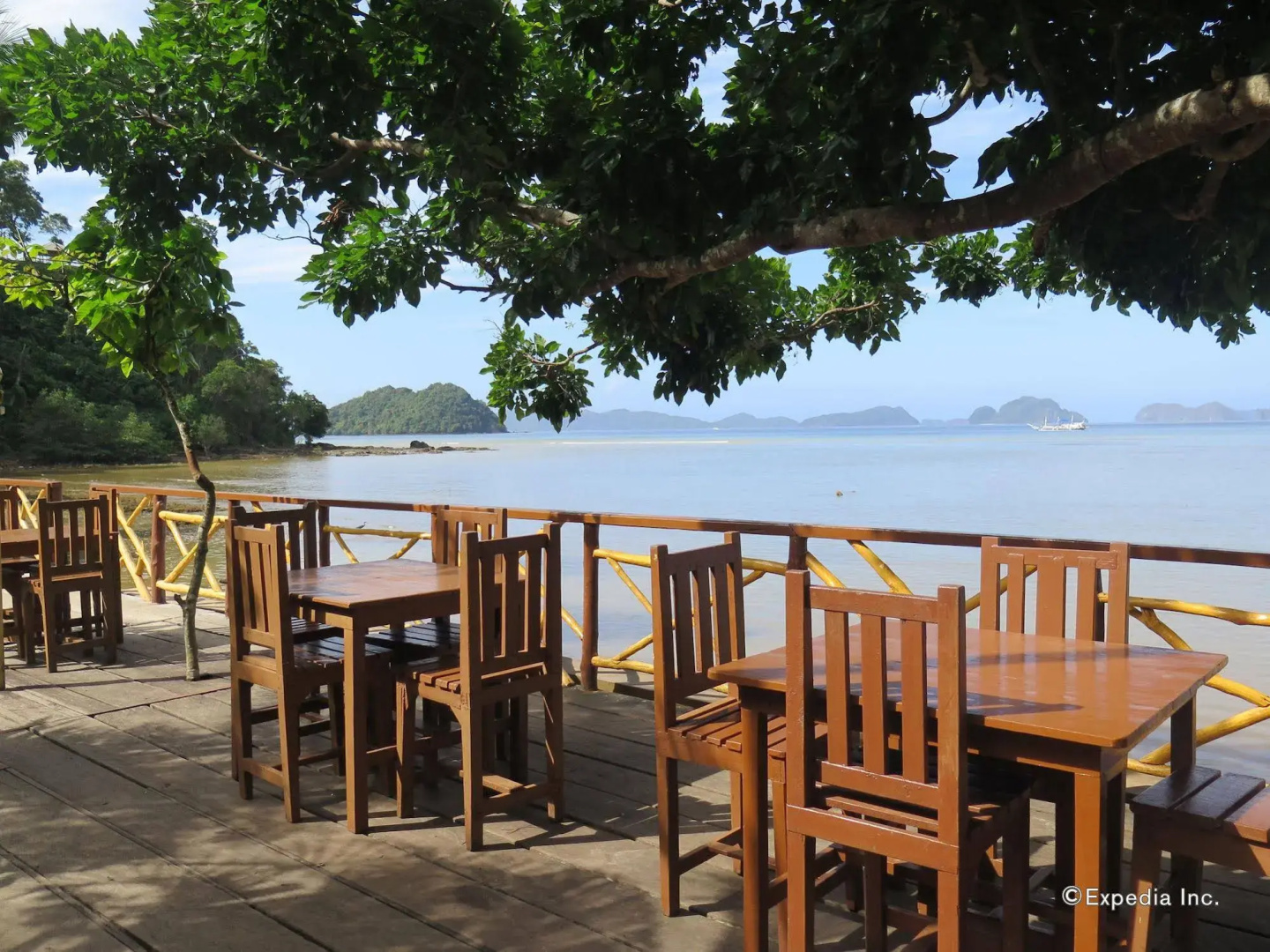 Four Seasons Seaview Hotel