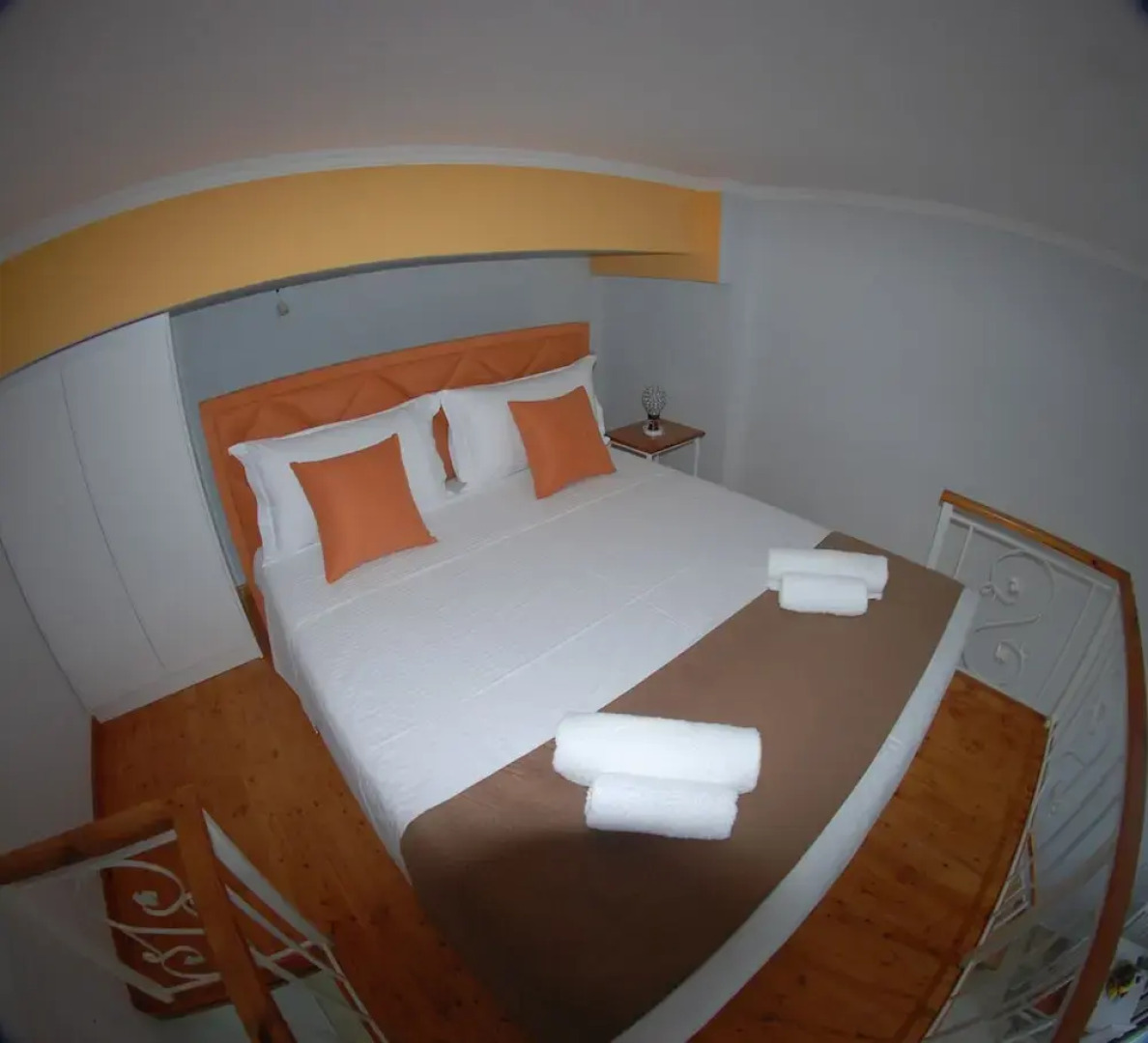 Crown Deluxe Apartments