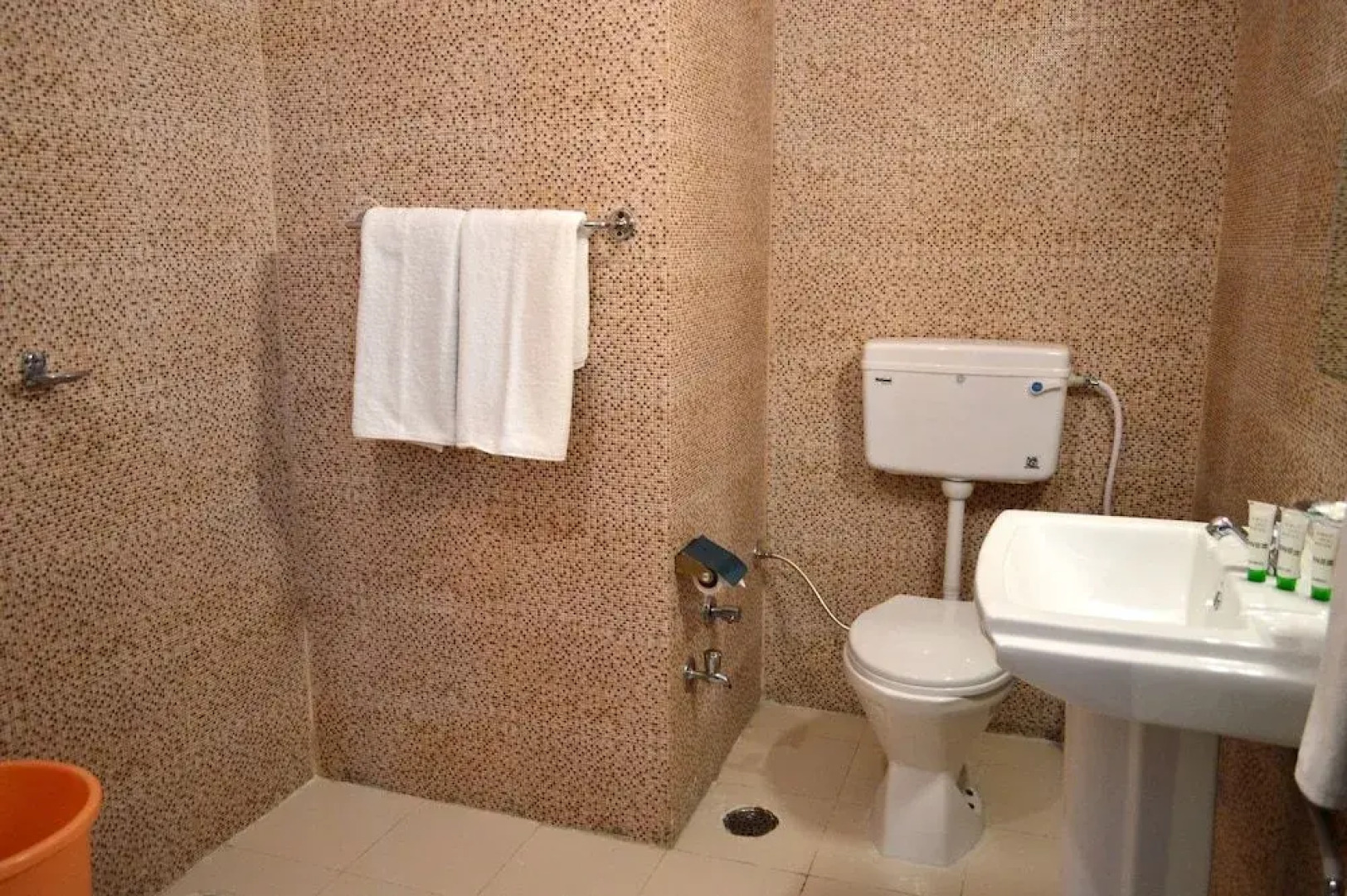 Dee Jay Hotel and Restaurant