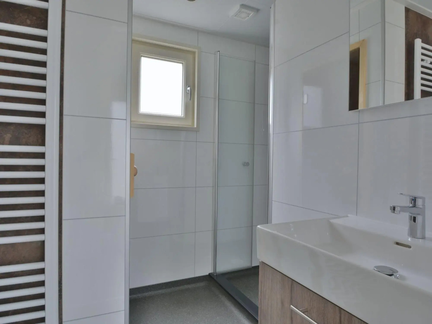 Comfy Chalet With Sunshower, Located in a Forrest