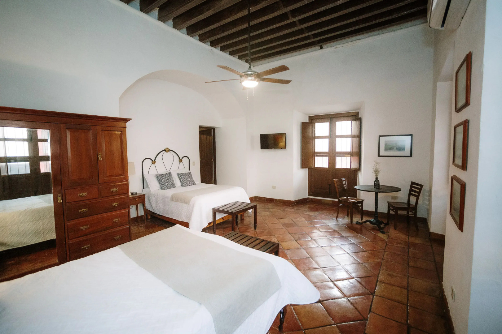 Hotel Hostal El Farol