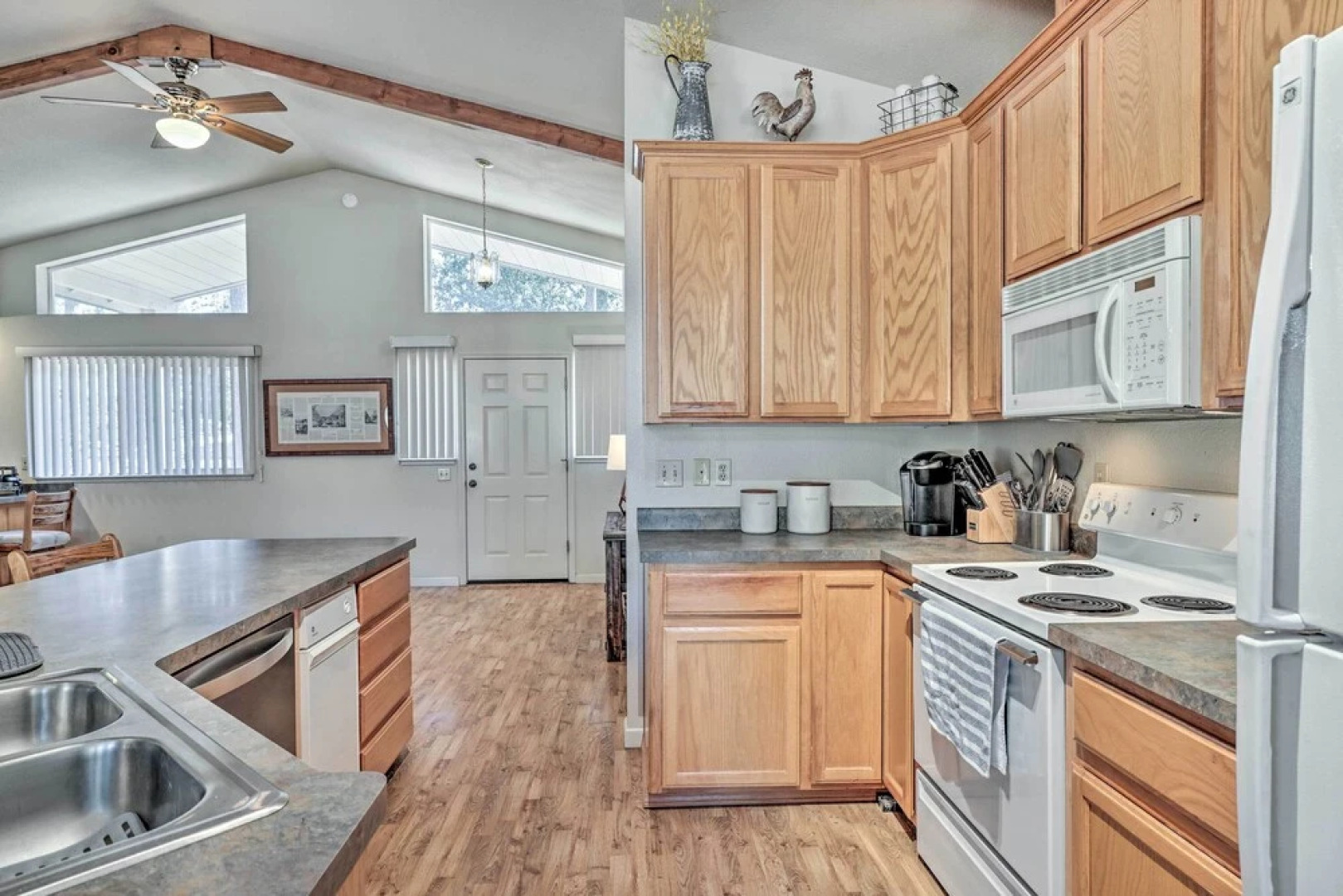 Woodsy Groveland Cabin w/ Deck < 3 Mi to Lake