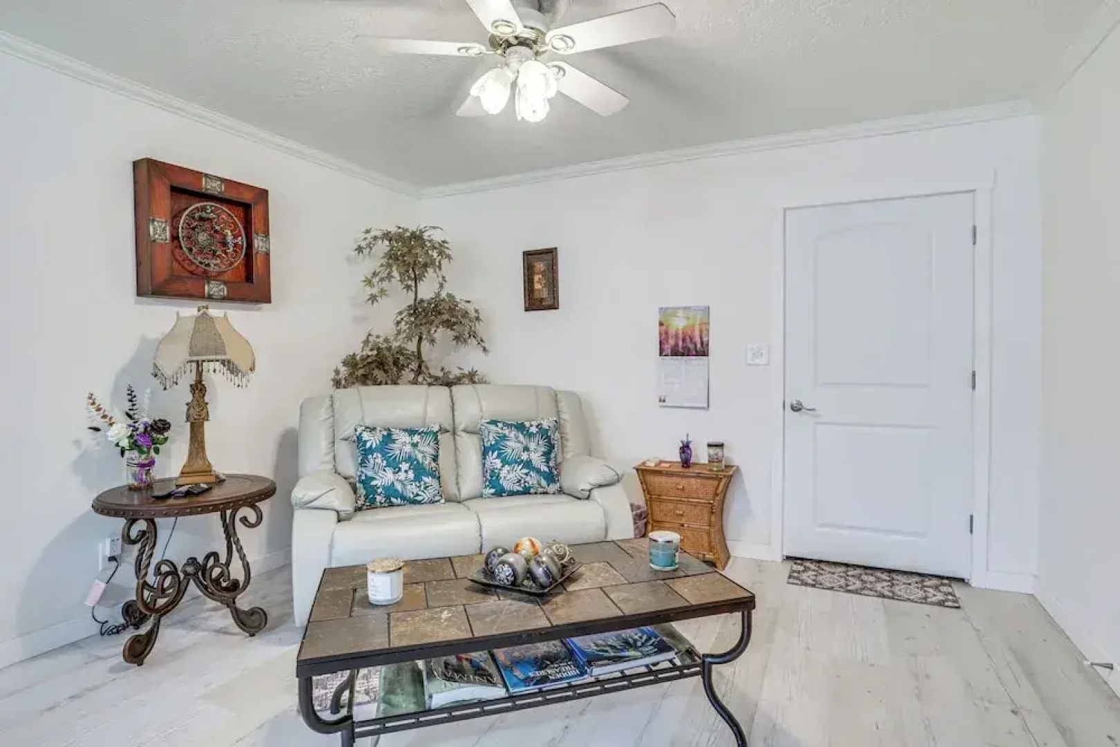 Salem Getaway w/ Hot Tub Near Parks & Boating!