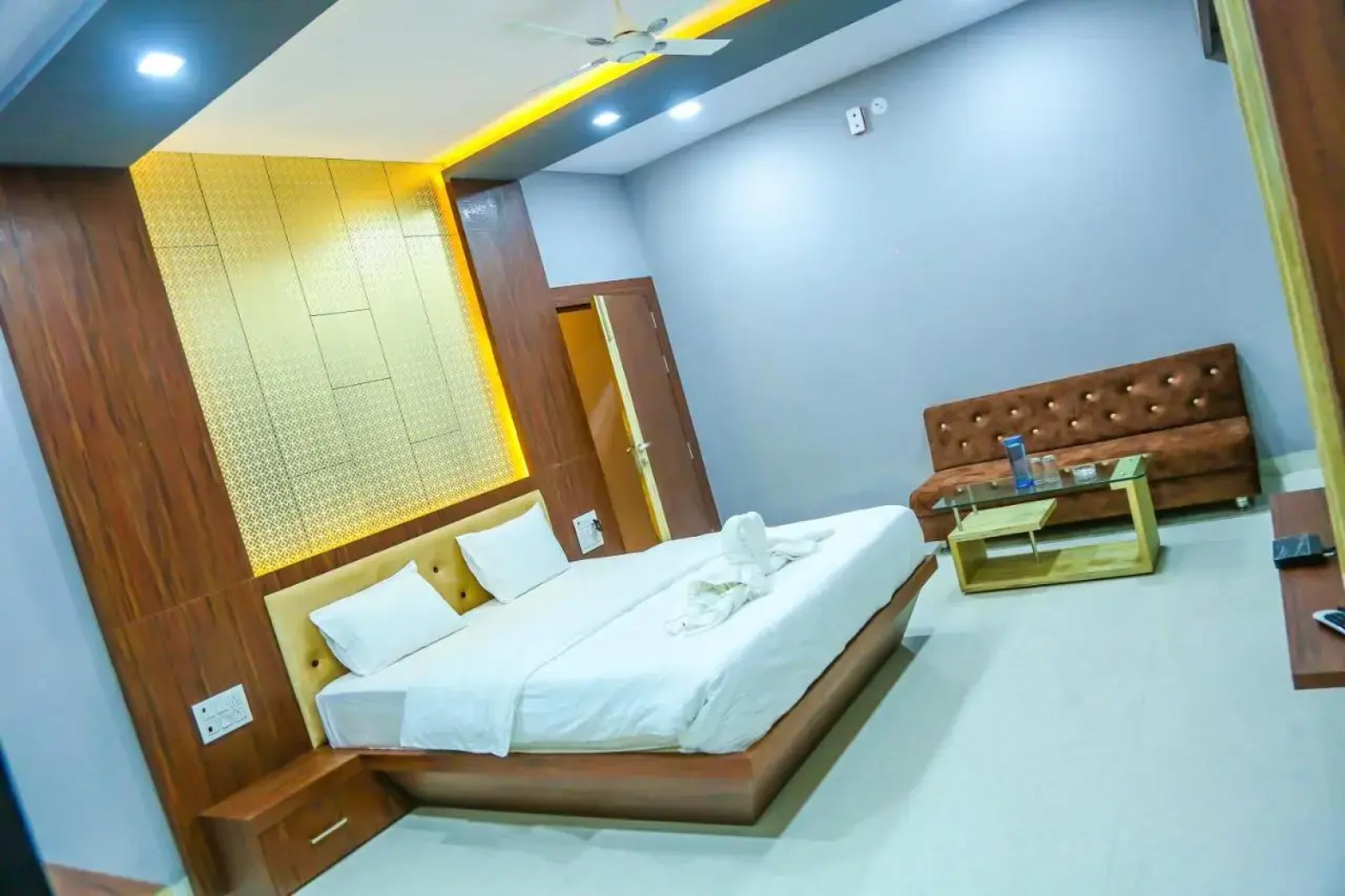 Aashirwad Hotels & Resort