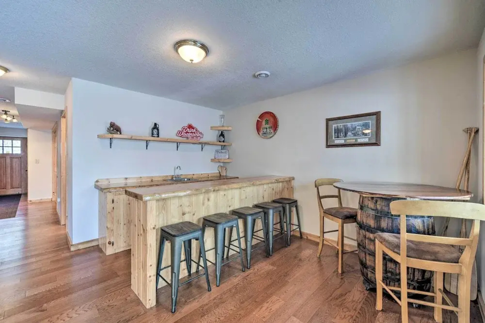 Paddle Ready: Hayward Lake View Retreat w/ BBQ