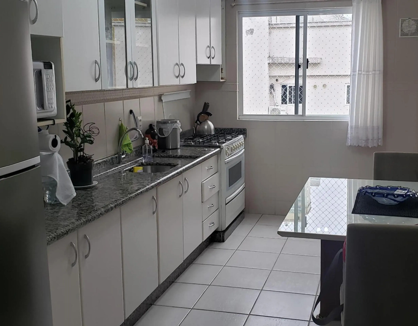Apartamento confortável em Meia Praia - 200 metros da praia