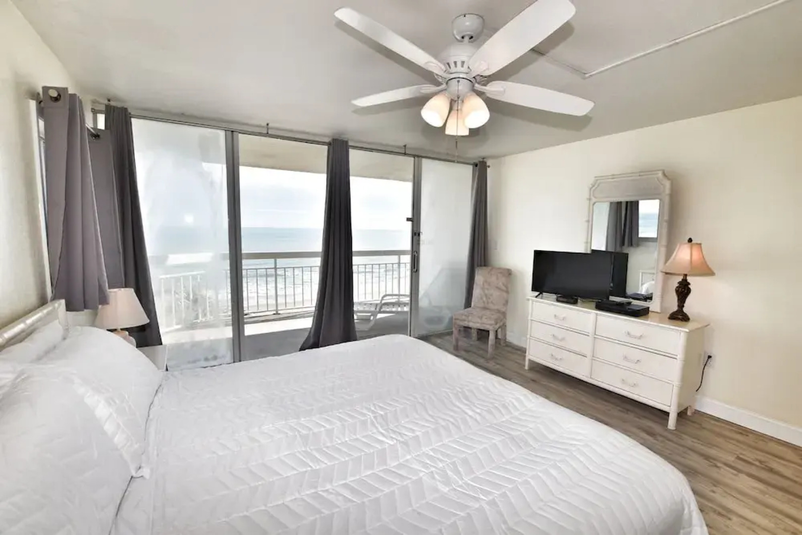 0301 Waters Edge Resort 3 Bedroom Condo by Redawning