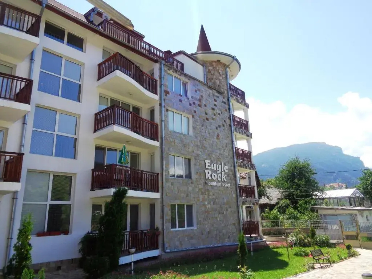 Luxury Studio, Eagle Rock Apartments