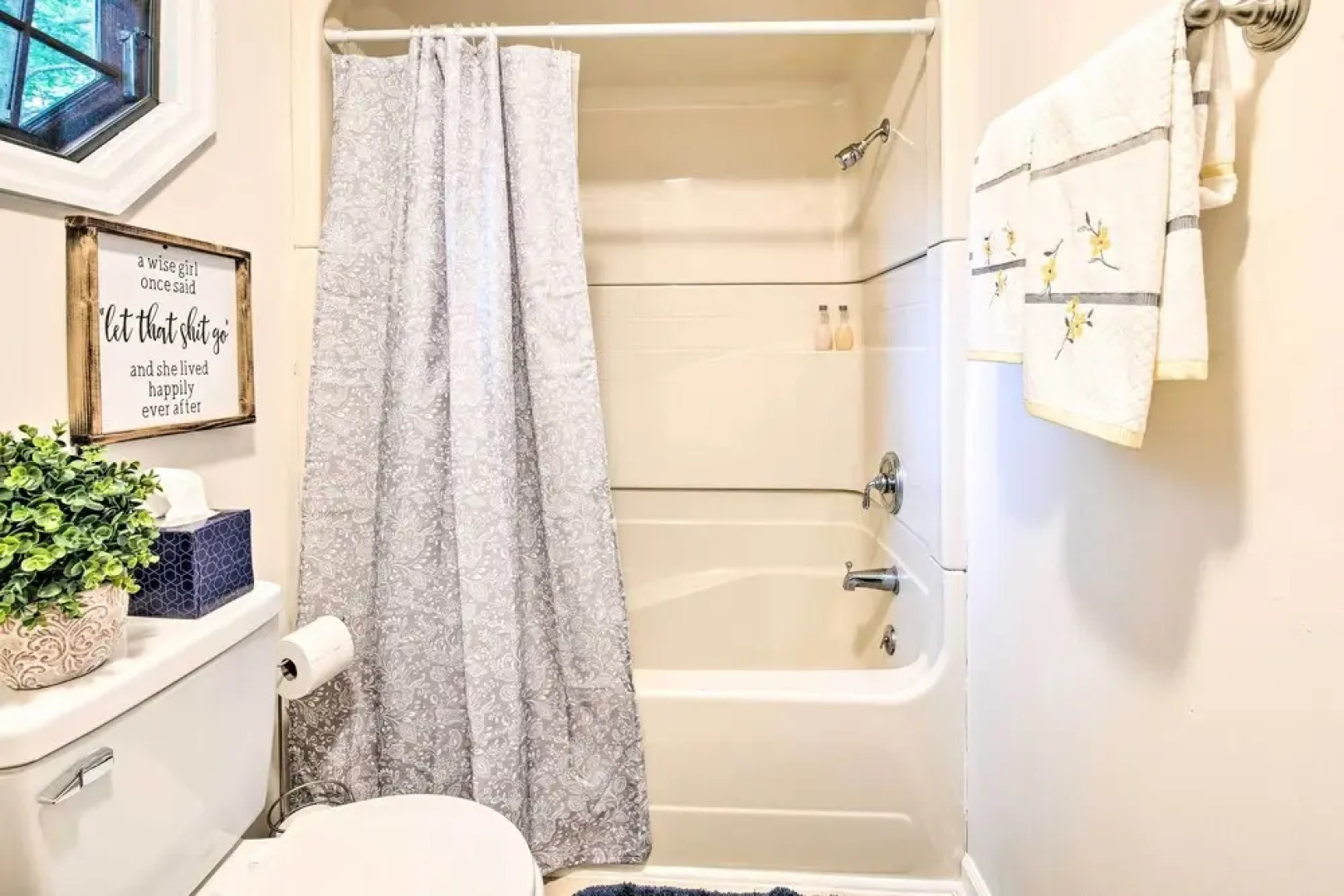 Poconos House w/ Large Deck, Gas Grill & Fire Pit!