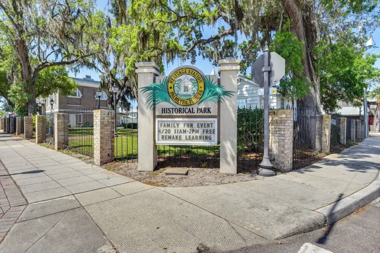 Pet-friendly Palmetto Duplex ~ 2 Mi to Riverwalk!