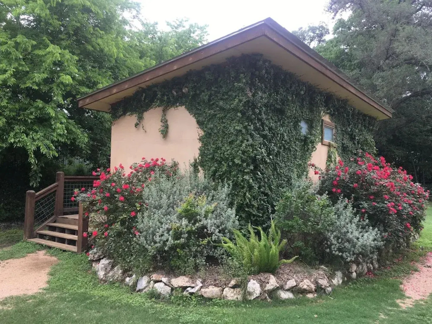 Geronimo Creek Retreat- Tipi 2 Red Fox
