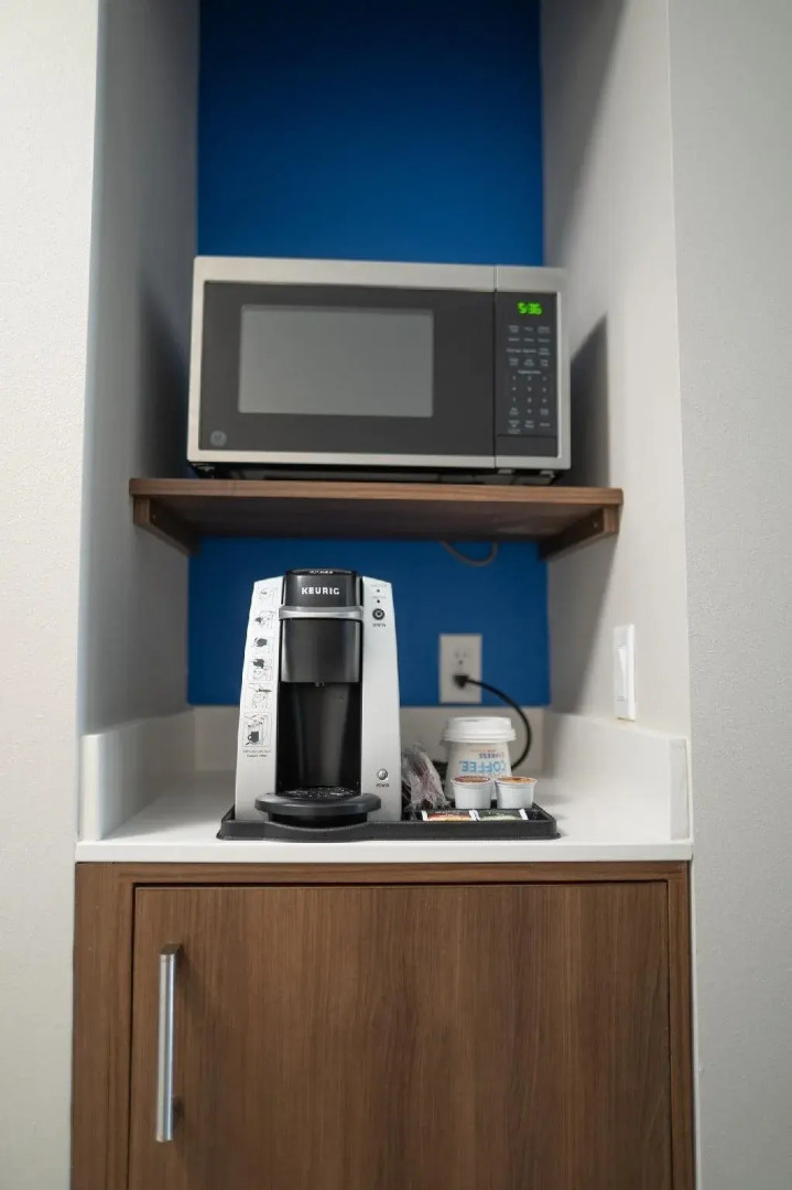 Holiday Inn Express & Suites Lake Forest by IHG