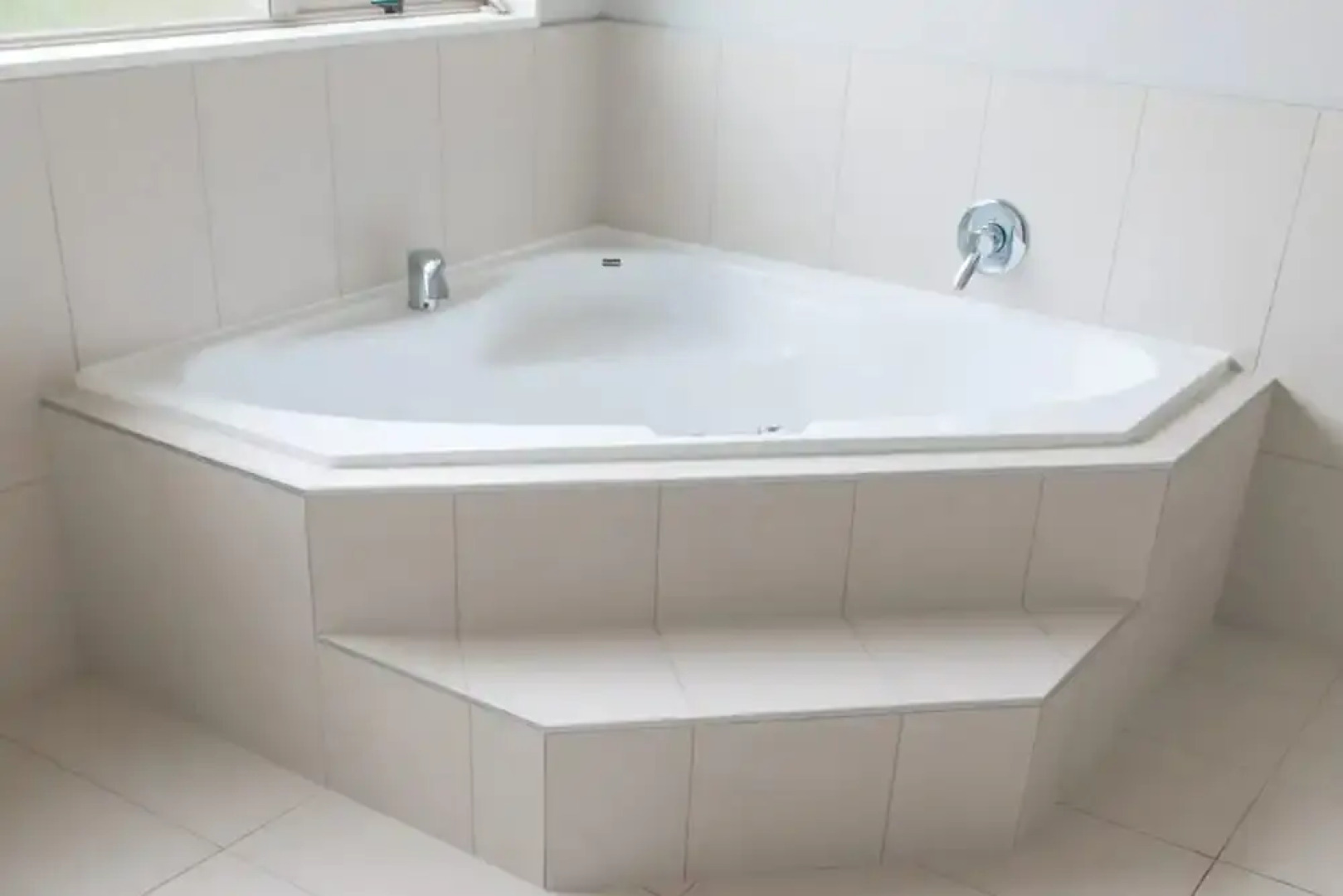 Elegant 6 Bedroom Home in East Auckland