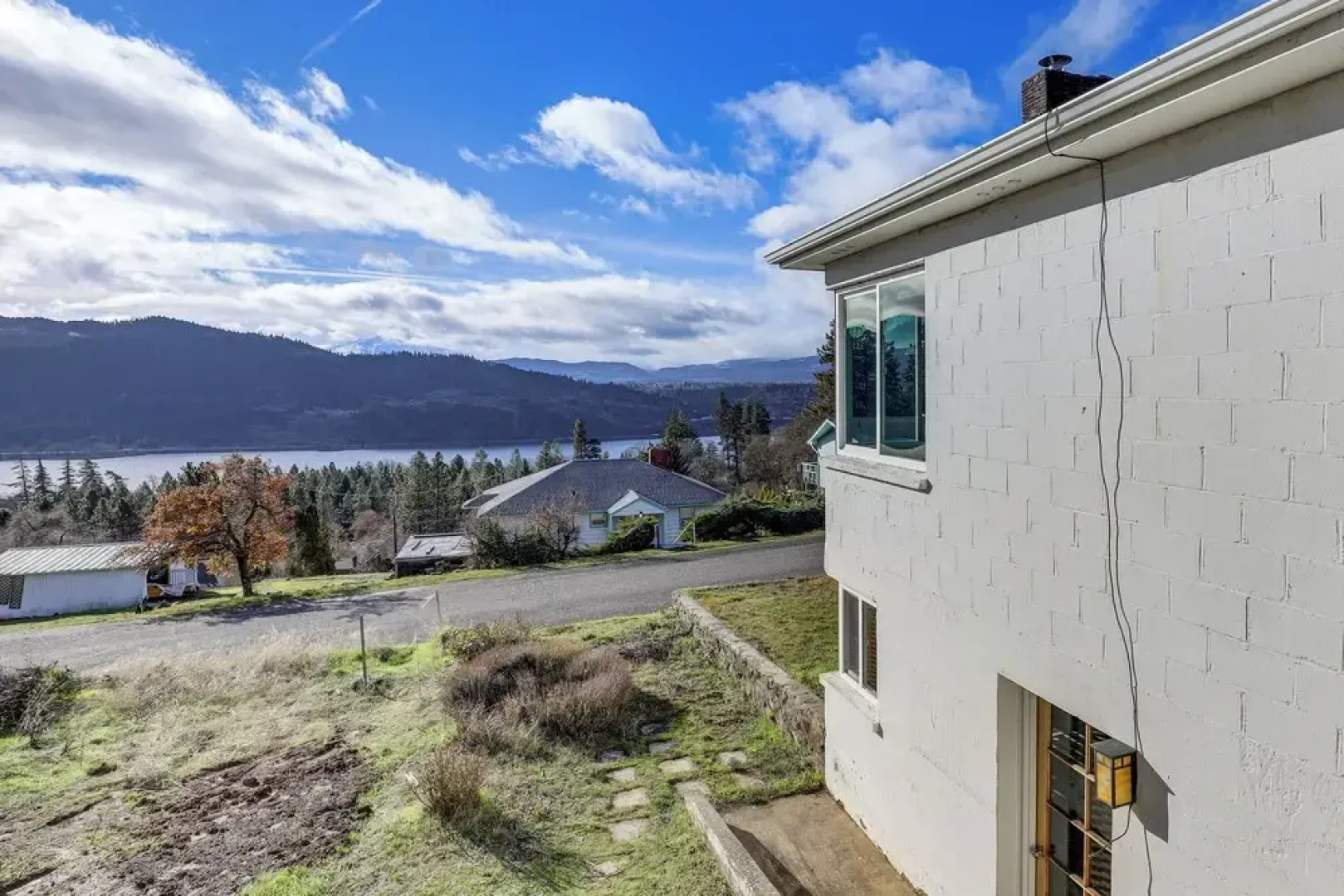 Outdoor Adventurer's Oasis in White Salmon