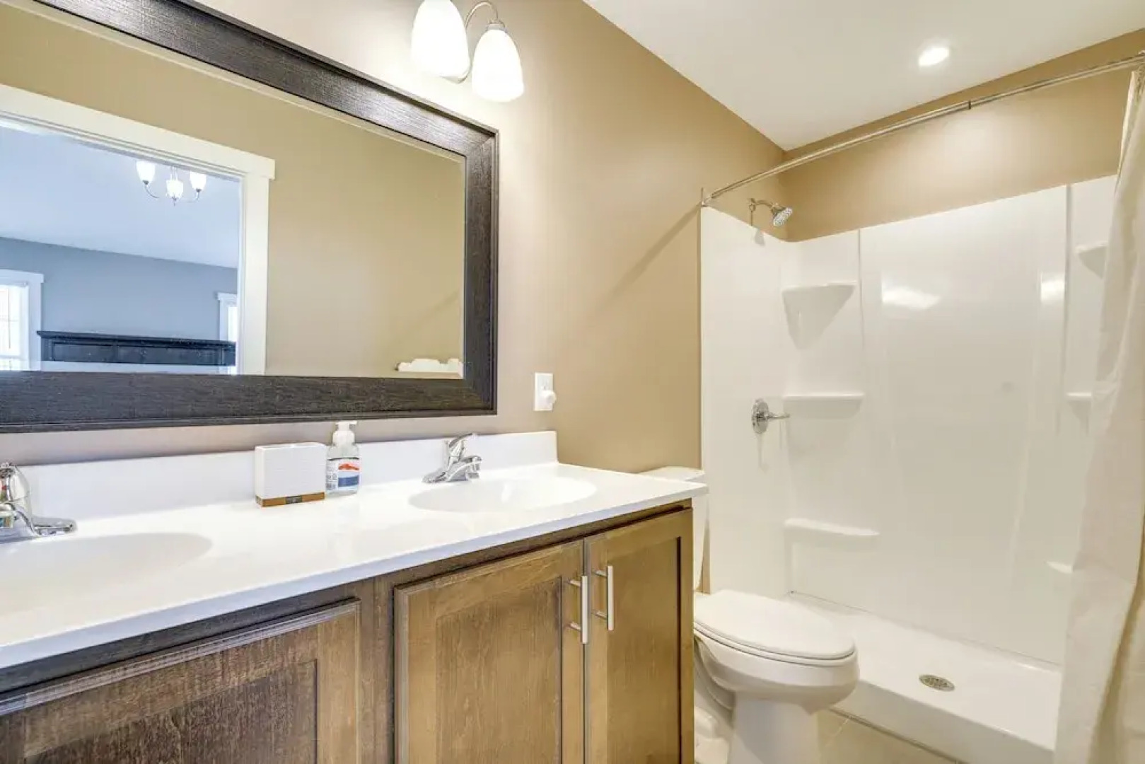 'echo Base Lodge' Near Holiday Valley Slopes!